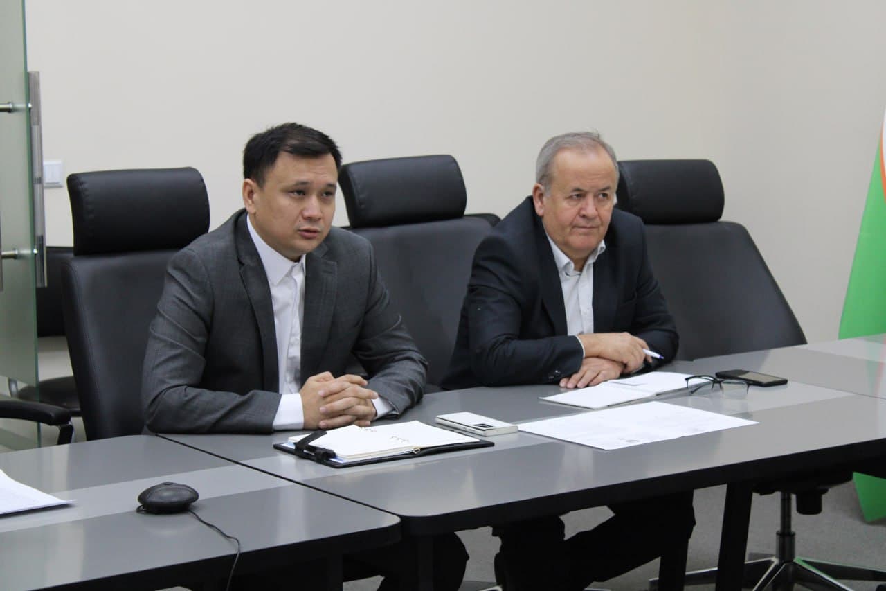 Meeting with representatives of the Xi'an Center of the China Geological Survey