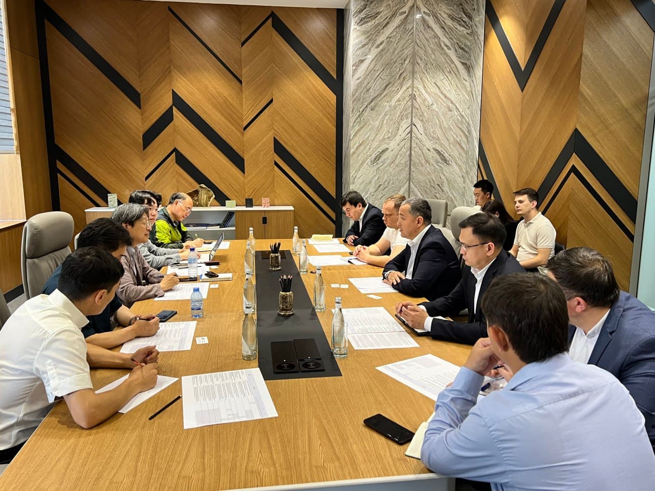 A meeting was held with representatives of KIGAM, COMIR, SOAM, and ARGONET corporations.