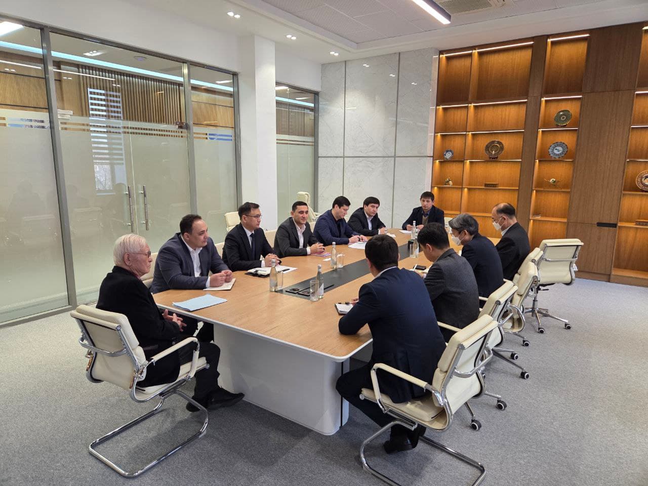 A meeting was held with representatives of KOICA, KIGAM, KOMIR and SOAM corporations